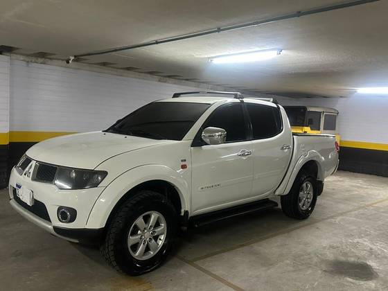 MITSUBISHI L200 TRITON 3.5 HPE 4X4 CD V6 24V FLEX 4P AUTOMÁTICO